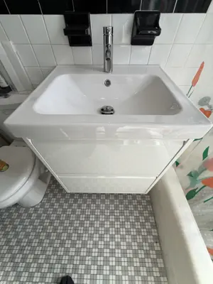 Sink and vanity installation in a NYC bathroom