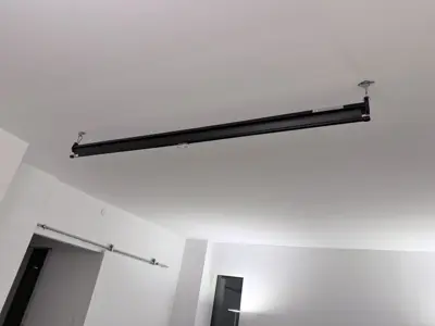 Ceiling projector installation and setup